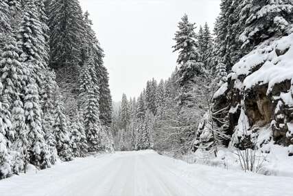 Veju, veju pahulje: Upozorenje na nove jače snježne padavine u Srpskoj, očekuje se brzi porast bijelog pokrivača Veju, veju pahulje: Upozorenje na nove jače snježne padavine u Srpskoj, očekuje se brzi porast bijelog pokrivača