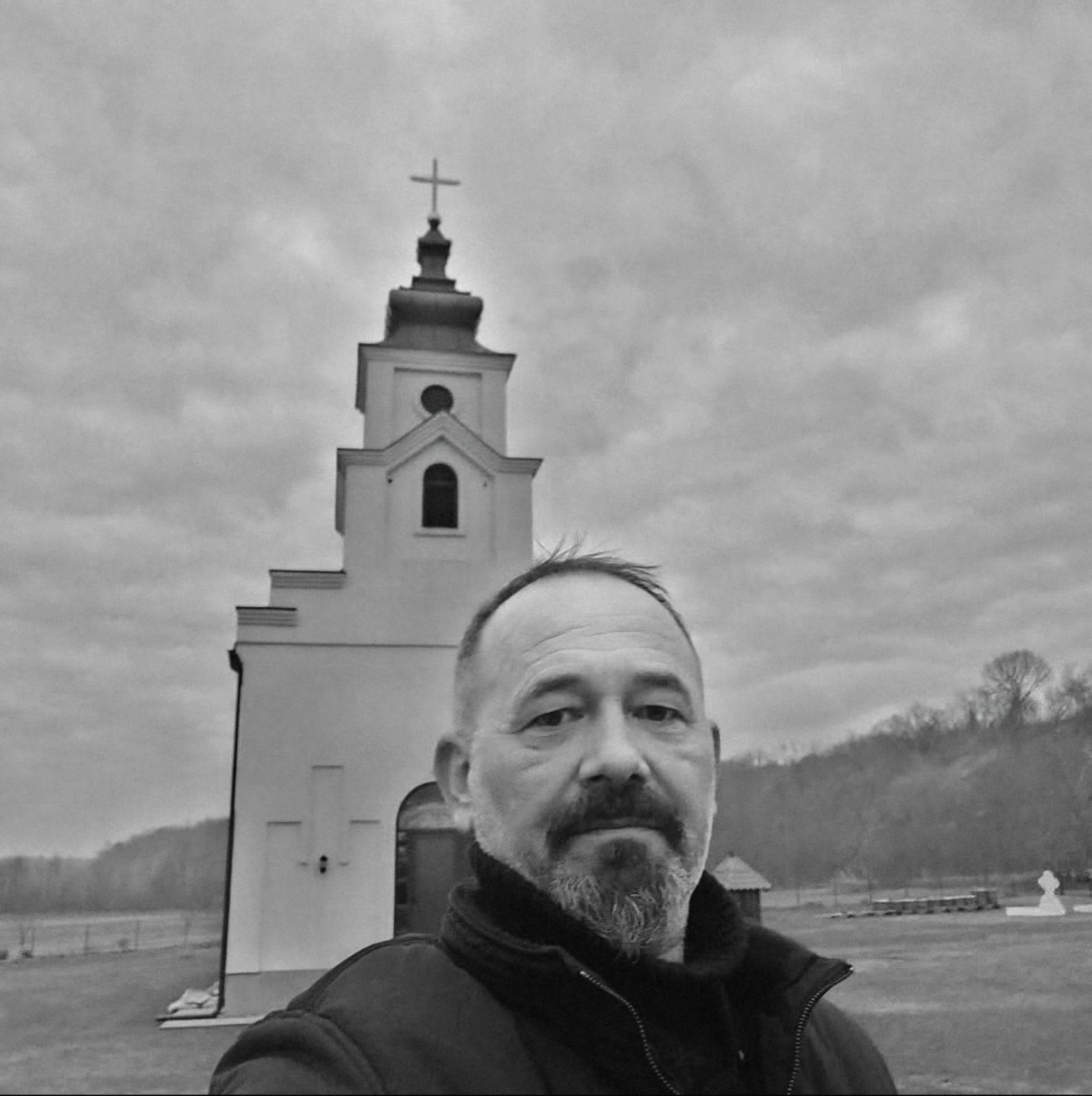 Oproštaj od omiljenog paroha Slaviše Markovića: Boga i rod u srcu nosio