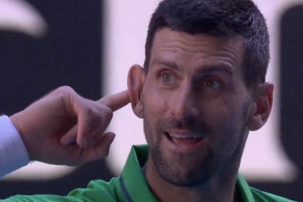 Kad stavi prst na uvo, cijela Australija zna šta to znači: Novak Đoković slavi prvu pobjedu u 2026. godini Kad stavi prst na uvo, cijela Australija zna šta to znači: Novak Đoković slavi prvu pobjedu u 2026. godini