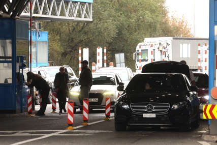 Mogli biste „POLJUBITI VRATA“: Šta će se dogoditi ako ODBIJETE dati biometrijske podatke na granici Mogli biste „POLJUBITI VRATA“: Šta će se dogoditi ako ODBIJETE dati biometrijske podatke na granici