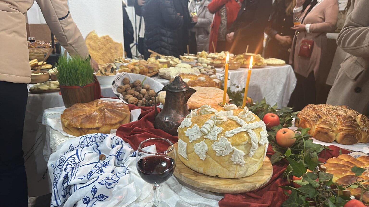 Festival božićnog kolača „Česnica“ održan u Gacku