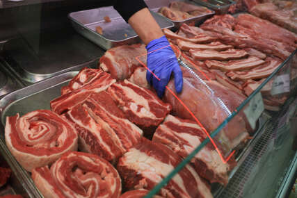 Građani BiH i psi EU u istom rangu? Zamrznuto meso iz uvoza NE SMIJE SE PRODAVATI, a evo šta se kod nas dešava Građani BiH i psi EU u istom rangu? Zamrznuto meso iz uvoza NE SMIJE SE PRODAVATI, a evo šta se kod nas dešava