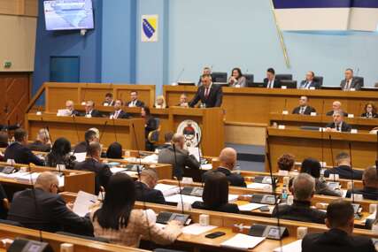 Prvi put u istoriji: Zbog MLJEKARA, koji su digli na noge Srpsku, poslanici traže vanrednu sjednicu Narodne skupštine RS Prvi put u istoriji: Zbog MLJEKARA, koji su digli na noge Srpsku, poslanici traže vanrednu sjednicu Narodne skupštine RS