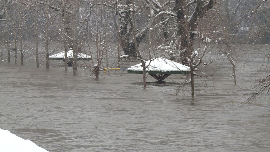 Vanredno stanje u Zvorniku: Raste vodostaj Drine, grad nema vode, problemi sa strujom