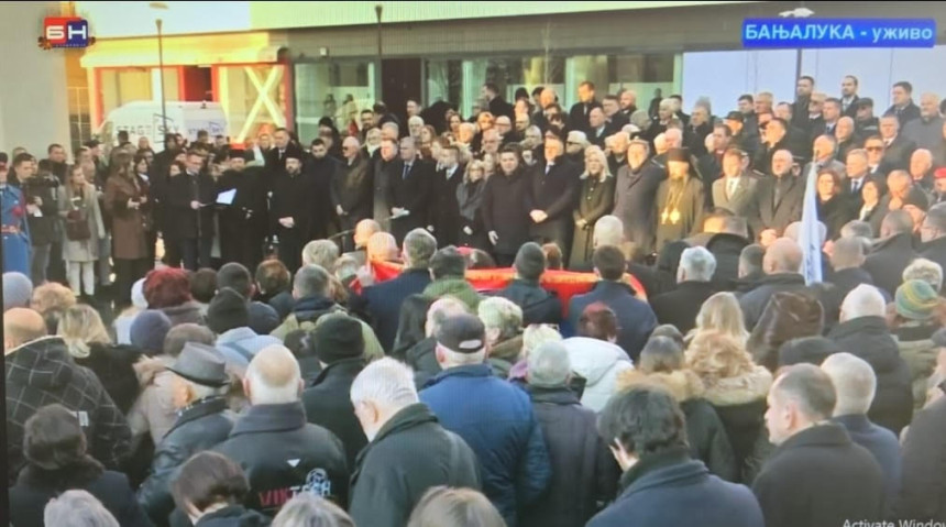 Otkrivanje spomenika poginulim borcima u Banjaluci bez prenosa na RTRS i režimskim medijima?! Otkrivanje spomenika poginulim borcima u Banjaluci bez prenosa na RTRS i režimskim medijima?!