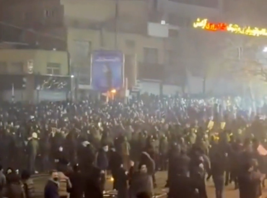 Haos u Iranu: Uhapšeno više od 100 demonstranata