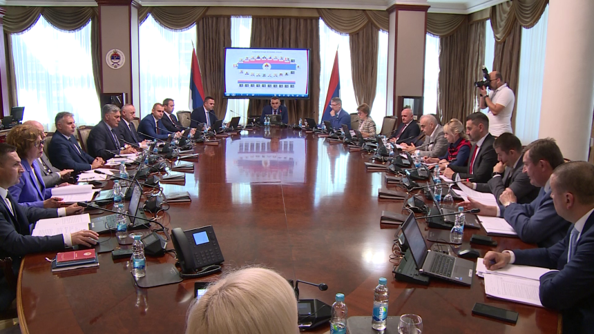 Pravno pitanje ili politička kalkulacija: Zašto Ustavni sud BiH ćuti o Vladi Republike Srpske?