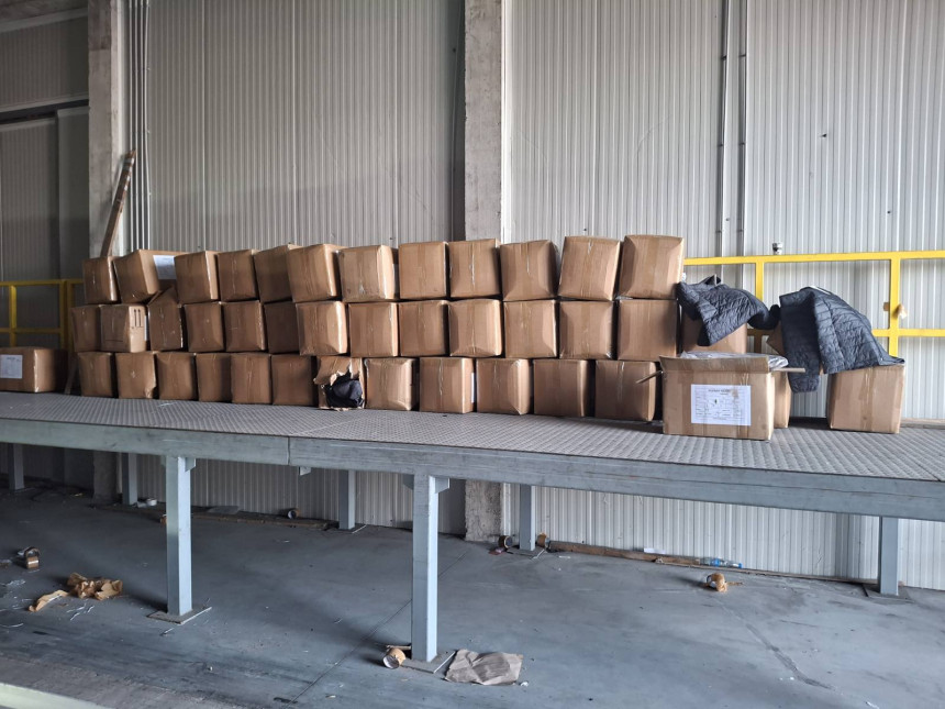 Carinici u Gradišci zaplijenili 652 muške jakne iz UAE Carinici u Gradišci zaplijenili 652 muške jakne iz UAE