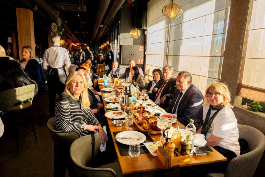 SNSD piše novi Ustav: Dodik postaje “Veliki vojvoda Srpske”, ceremonijalno vlada iz Bakinca