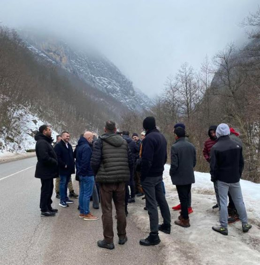 Katastrofalno stanje na putnom pravcu Rogatica-Ustiprača