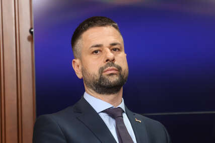 FORE I FAZONI Amidžić ponovo “IZGUBIO” pečat, pa ga onda “NAŠAO”