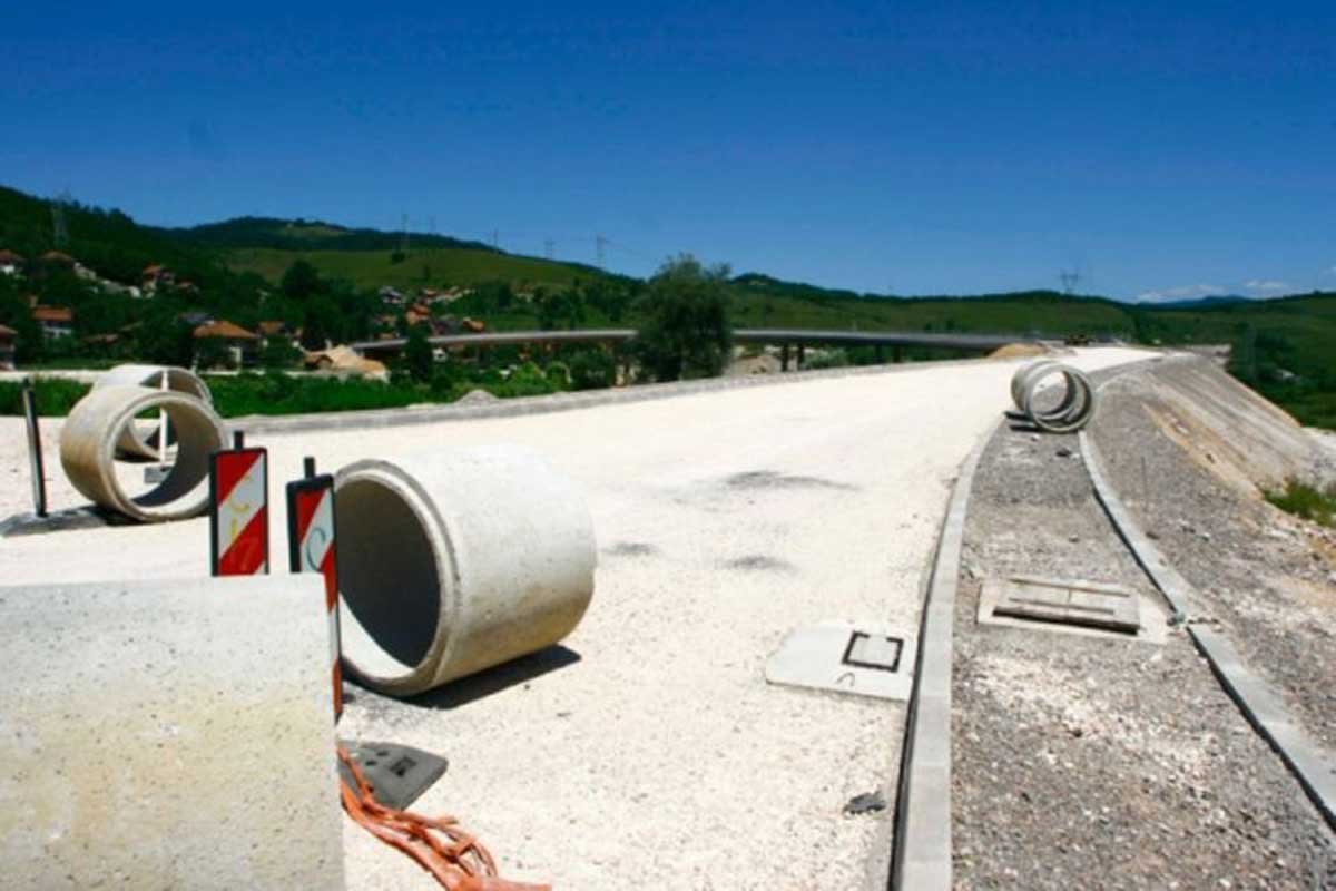 Britanci nude 4 milijarde funti za infrastrukturu u BiH, nemaju ih kome dati Britanci nude 4 milijarde funti za infrastrukturu u BiH, nemaju ih kome dati