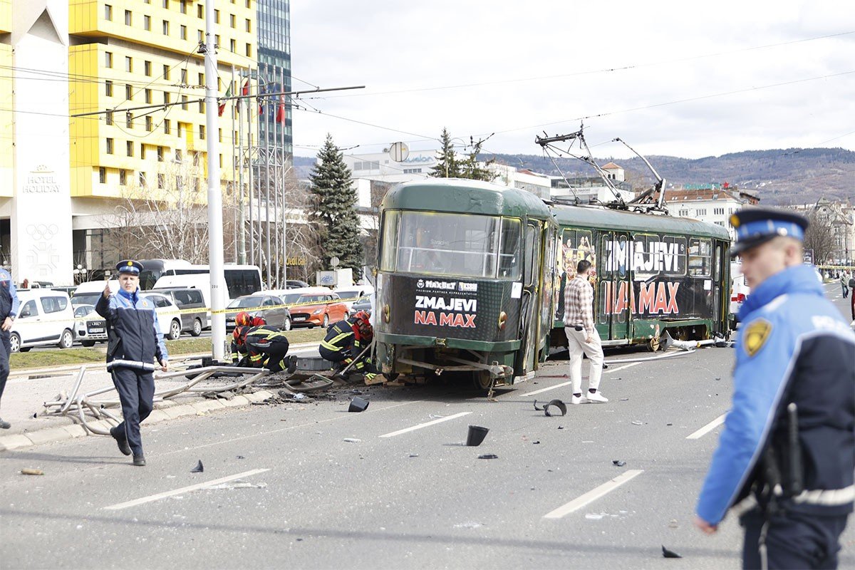 Poznato stanje maloljetnice povrijeđene u tramvajskoj nesreći u Sarajevu