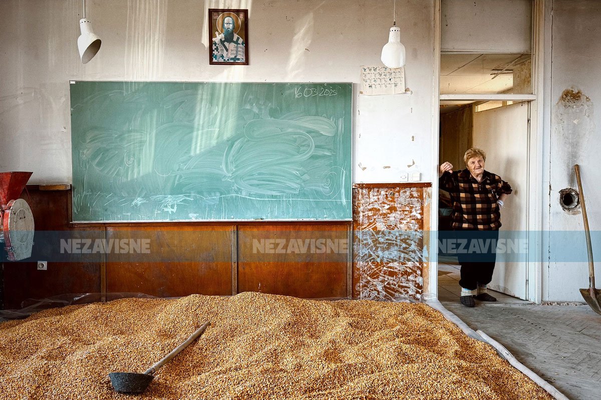 Učiteljica Stana ostala da čuva školu bez đaka u Miloševom Brdu