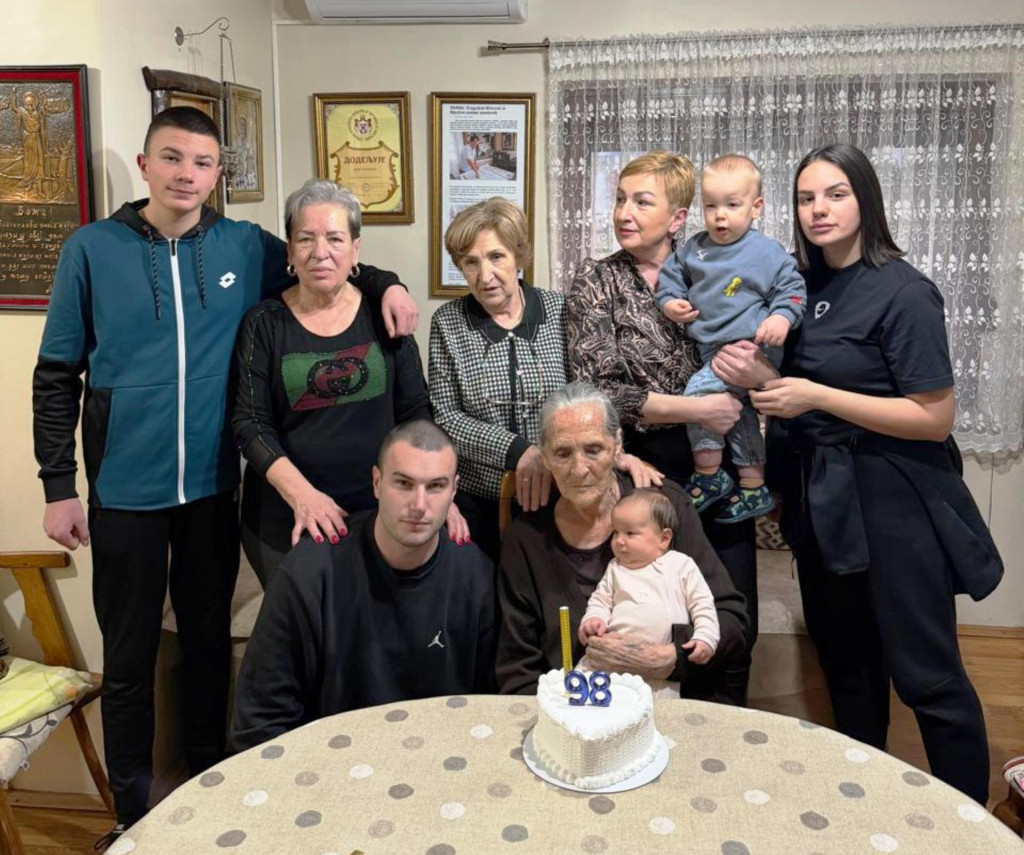 Baka Milka Mirković još krepka, a korak je do stote: Bez Boga ni preko praga