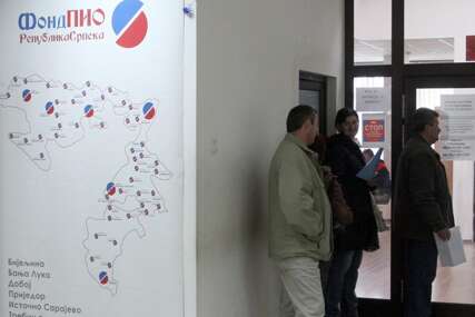 Oglasili se iz Fonda PIO: Pogledajte koliko je radnika zbog POVREDE NA RADU završilo u invalidskoj penziji Oglasili se iz Fonda PIO: Pogledajte koliko je radnika zbog POVREDE NA RADU završilo u invalidskoj penziji