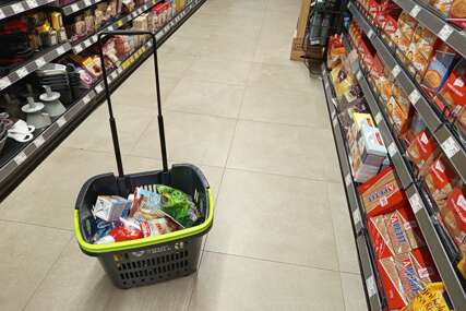 Spremaju se značajne promjene: Kupci u marketima će morati sami da se snađu, a kafa za ponijeti dobija novi oblik