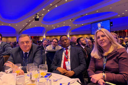 SAMOPROMOCIJA I „SELFIJI“ Kakva je korist od prisustva MOLITVENOM doručku