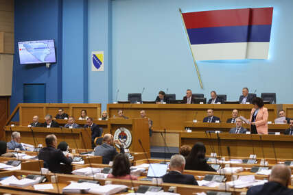 U Narodnoj skupštini otvorena STARA AFERA: Srpska preko IRB izgubila 150 miliona KM, a postojalo je jednostavno rješenje U Narodnoj skupštini otvorena STARA AFERA: Srpska preko IRB izgubila 150 miliona KM, a postojalo je jednostavno rješenje