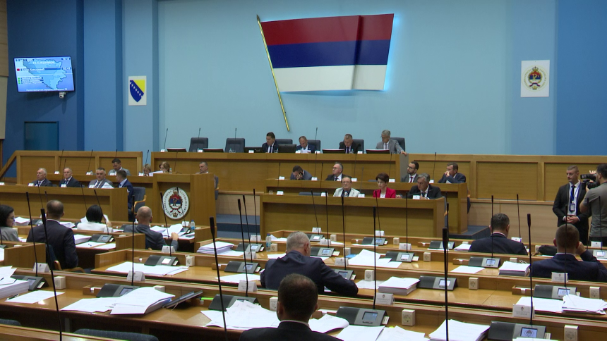 Šta mislite ko je platio 14.000 KM noćenje u Parizu?!