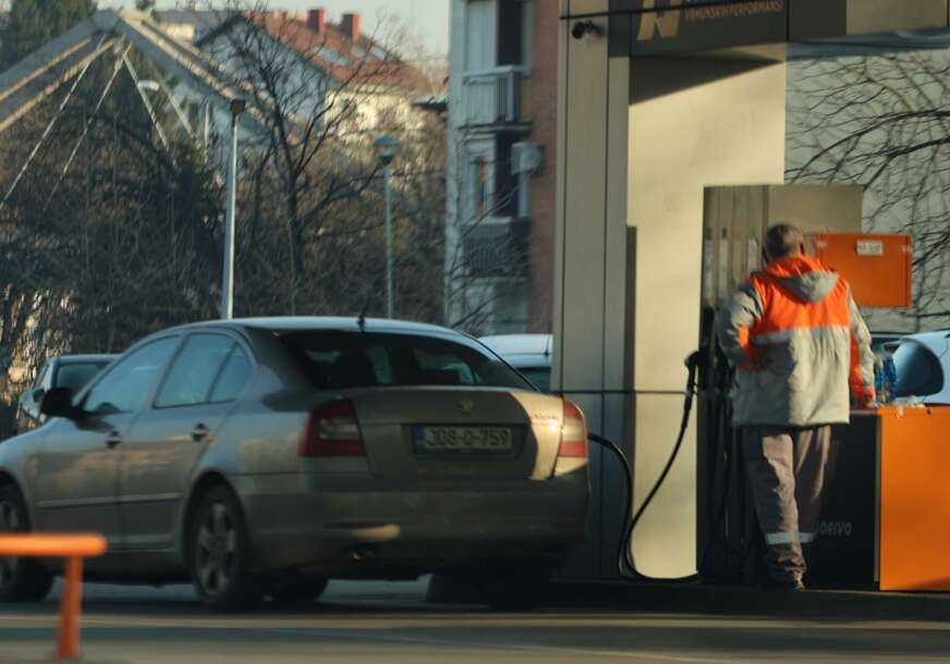 Žestoki protivnici smanjenja akciza: Dok građani stežu kaiš, SNSD ne popušta, ZBOG ČEGA Žestoki protivnici smanjenja akciza: Dok građani stežu kaiš, SNSD ne popušta, ZBOG ČEGA