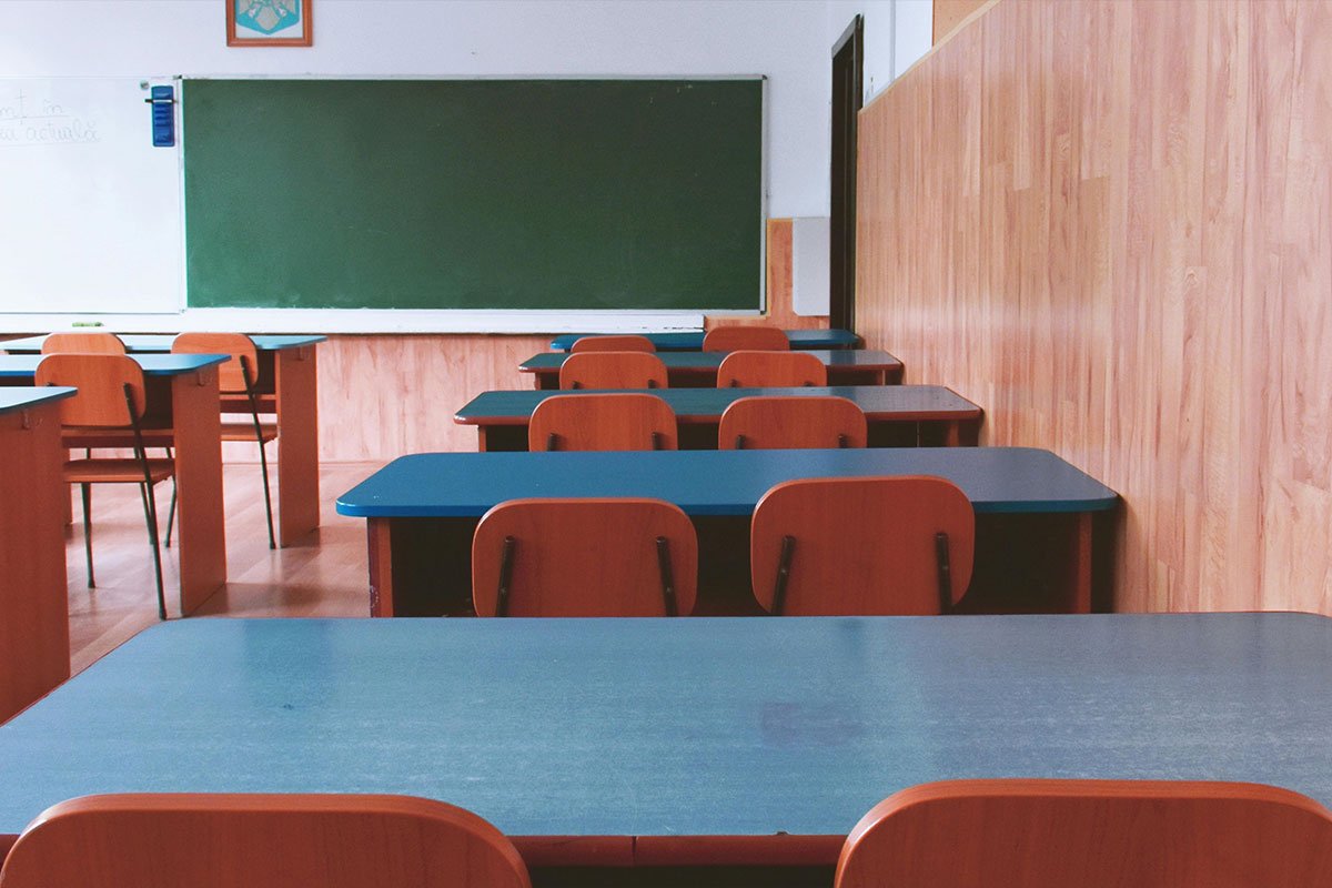 Učiteljica prijavljena da spava na nastavi, direktor kaže da zna za to još od 2024.