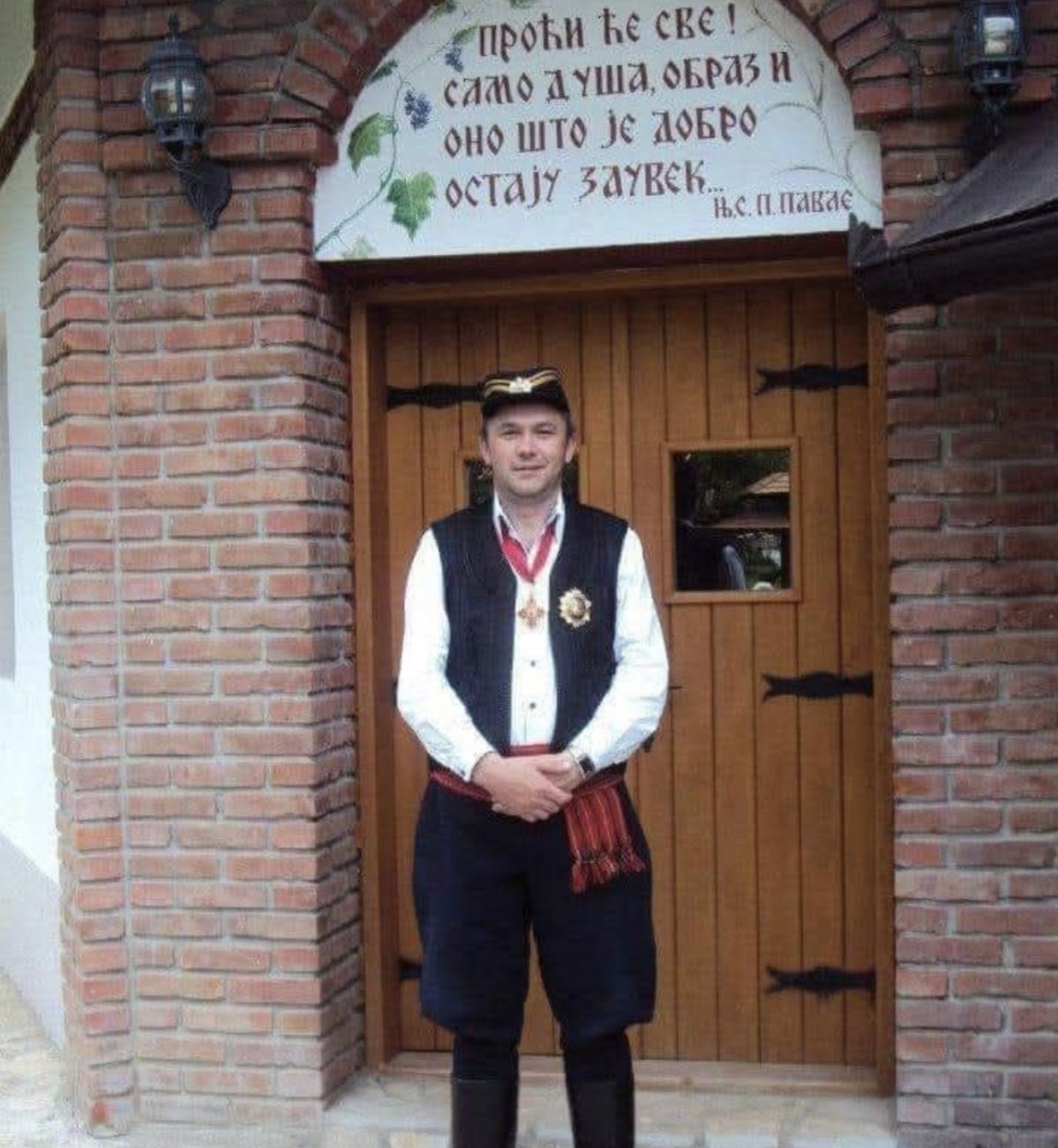 Veliki crkveni zadužbinar, rodoljub, vrijedan zanatlija, otac šestoro djece, preživljava golgotu u Irigu: Karađorđe traži samo priliku za rad