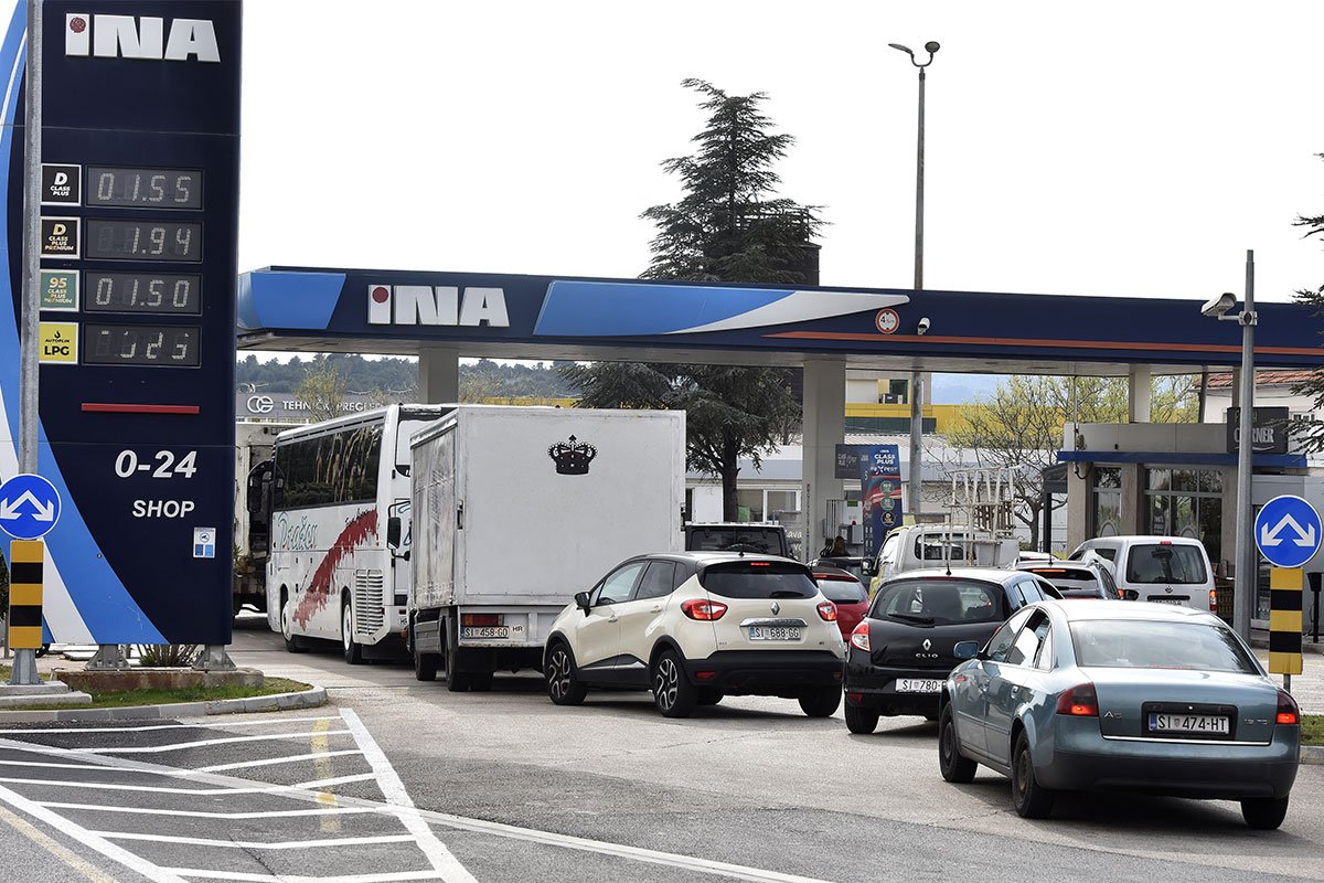 Velike gužve na pumpama u Hrvatskoj, nestašica dizela u Zagrebu