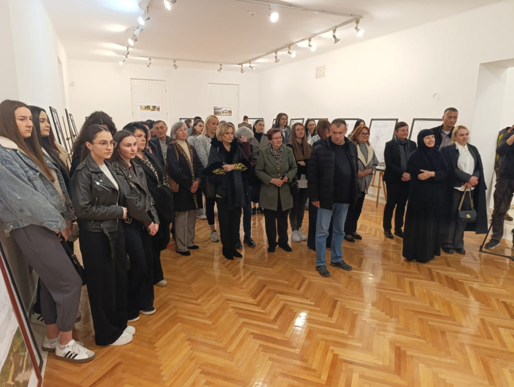 Studenti priredili izložbu radova na primjeru Petropavlovog i manastira Svetog Georgija Studenti priredili izložbu radova na primjeru Petropavlovog i manastira Svetog Georgija