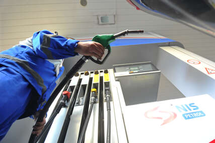 Hoće li oboriti rekordnih 3,6 KM: Pogledajte kad stiže NOVO POSKUPLJENJE GORIVA i koliko danas košta litar dizela