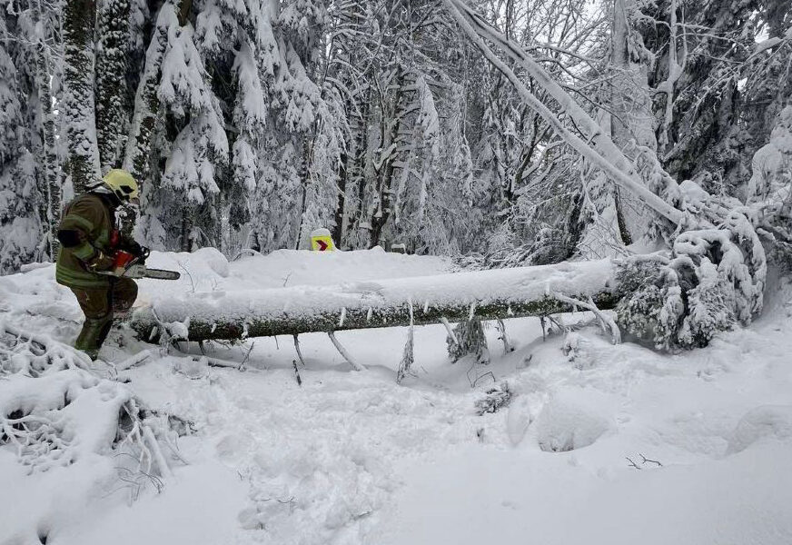 (FOTO) Klizišta, odroni, poplave, evakuacije… Padavine izazvale NEVIĐENI HAOS u Srpskoj, pogledajte gdje je NAJKRITIČNIJE