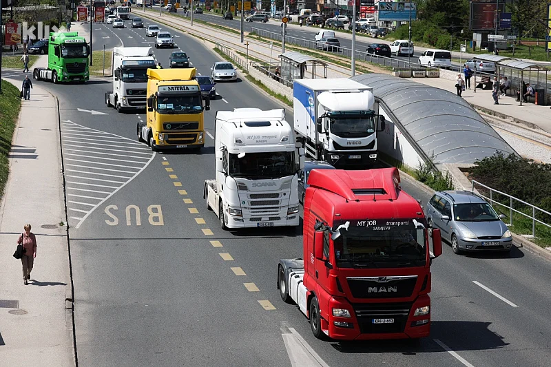 Prevoznici iz Srbije tvrde: Hrvati imaju neki problem s vozačima iz BiH, masovno vraćaju kamione