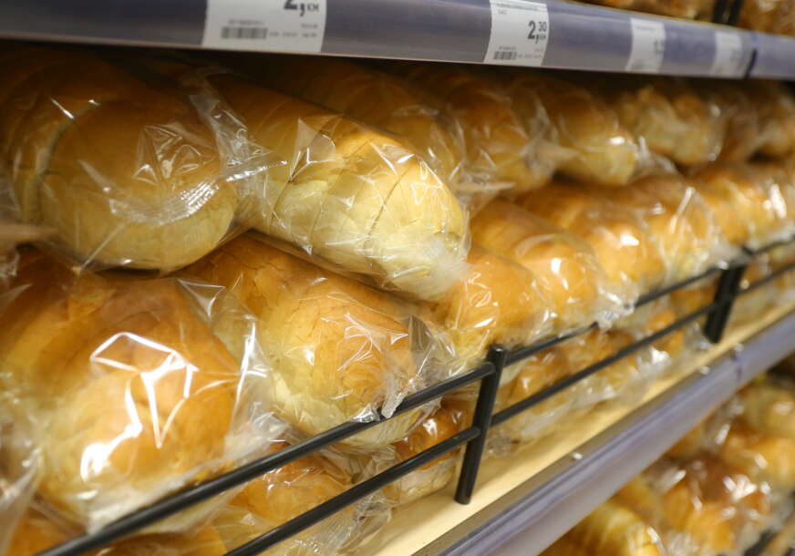 Poskupljenja stežu sa svih strana: Dizel na maksimumu, gore ide i CIJENA BRAŠNA, a evo šta će biti sa hljebom Poskupljenja stežu sa svih strana: Dizel na maksimumu, gore ide i CIJENA BRAŠNA, a evo šta će biti sa hljebom