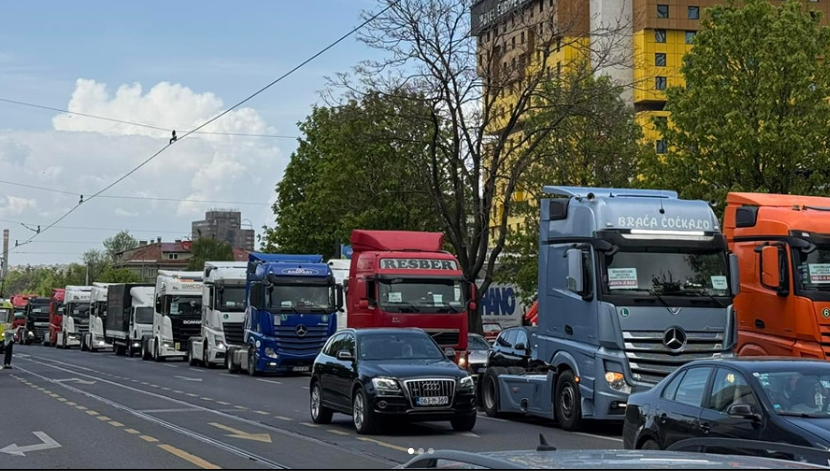 POSLODAVCI NA IVICI STRPLJENJA: Blokade granica vode BiH u vanredno stanje i milionske tužbe protiv države!