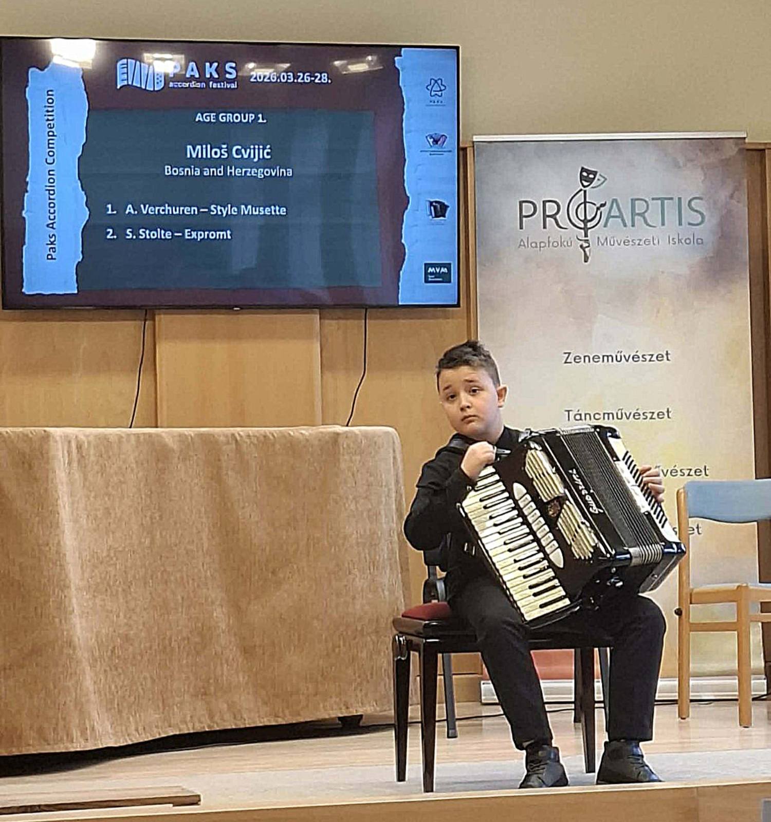 Veliki uspjeh Miloša Cvijića (10) u Mađarskoj: Harmoniku zlatom „okitio“ Veliki uspjeh Miloša Cvijića (10) u Mađarskoj: Harmoniku zlatom „okitio“