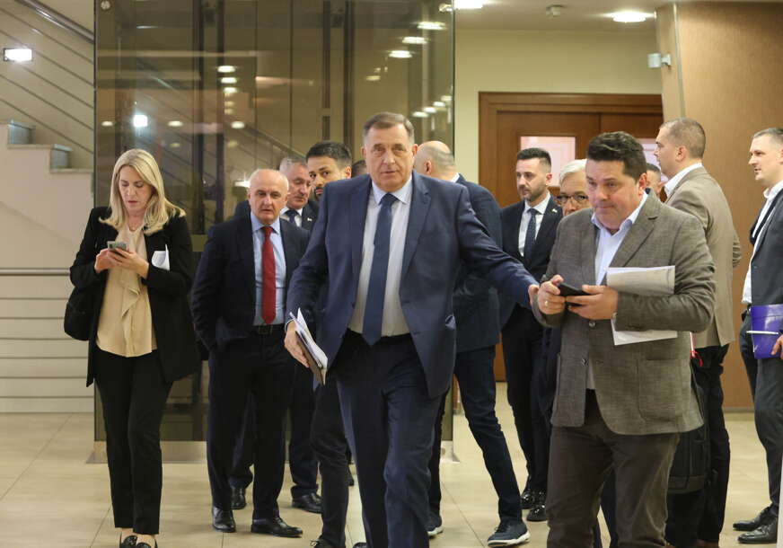 (FOTO) „NIŠTA NOVO“ Saveznici Milorada Dodika ratuju zbog malo procenata, PUCA LI VLADAJUĆA KOALICIJA (FOTO) „NIŠTA NOVO“ Saveznici Milorada Dodika ratuju zbog malo procenata, PUCA LI VLADAJUĆA KOALICIJA