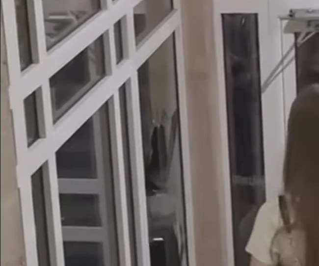 Studenti u blokadi: Policija upala u zgradu Medicinskog fakulteta u Beogradu