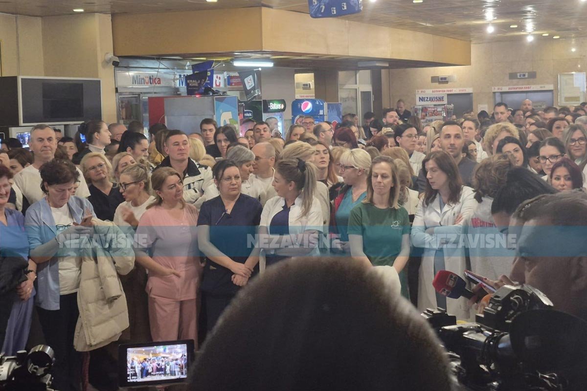 Skup na UKC Republike Srpske: Zdravstveni radnici nezadovoljni povišicom (VIDEO)