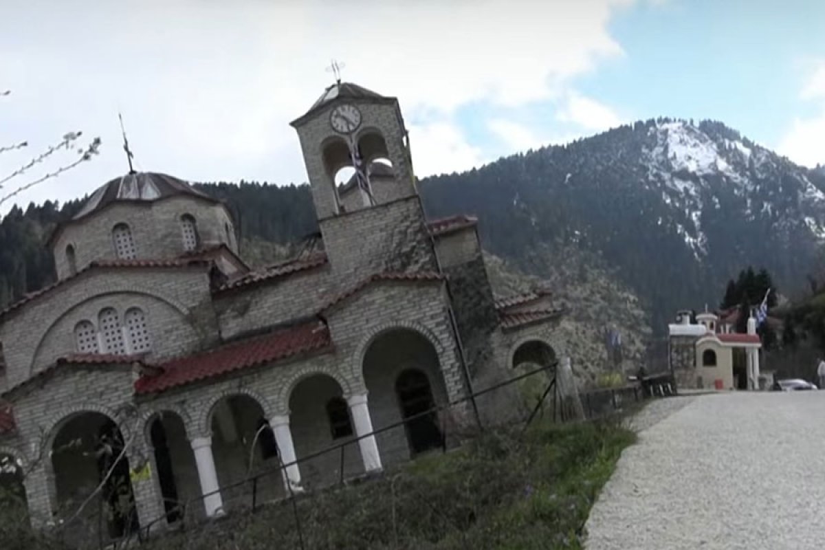 Crkva u Grčkoj više kriva od tornja u Pizi (FOTO, VIDEO)