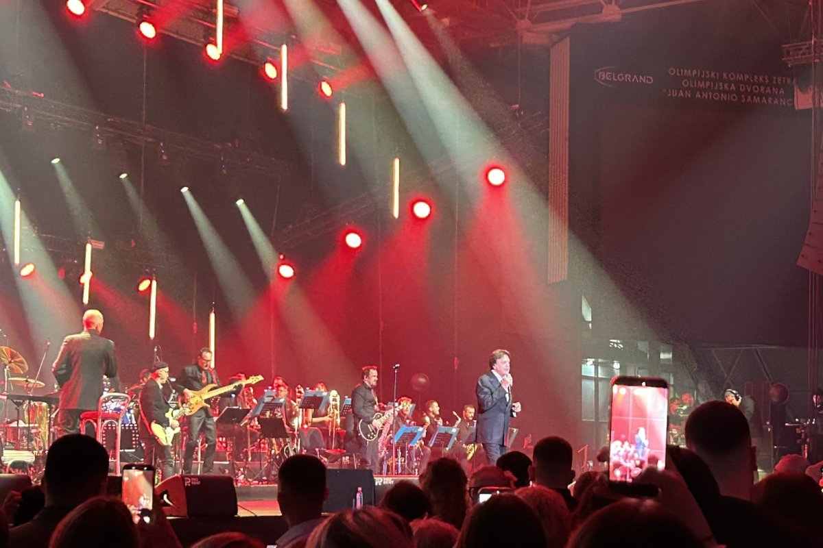 Zdravko Čolić „zapalio“ Sarajevo po treći put (FOTO, VIDEO) Zdravko Čolić „zapalio“ Sarajevo po treći put (FOTO, VIDEO)