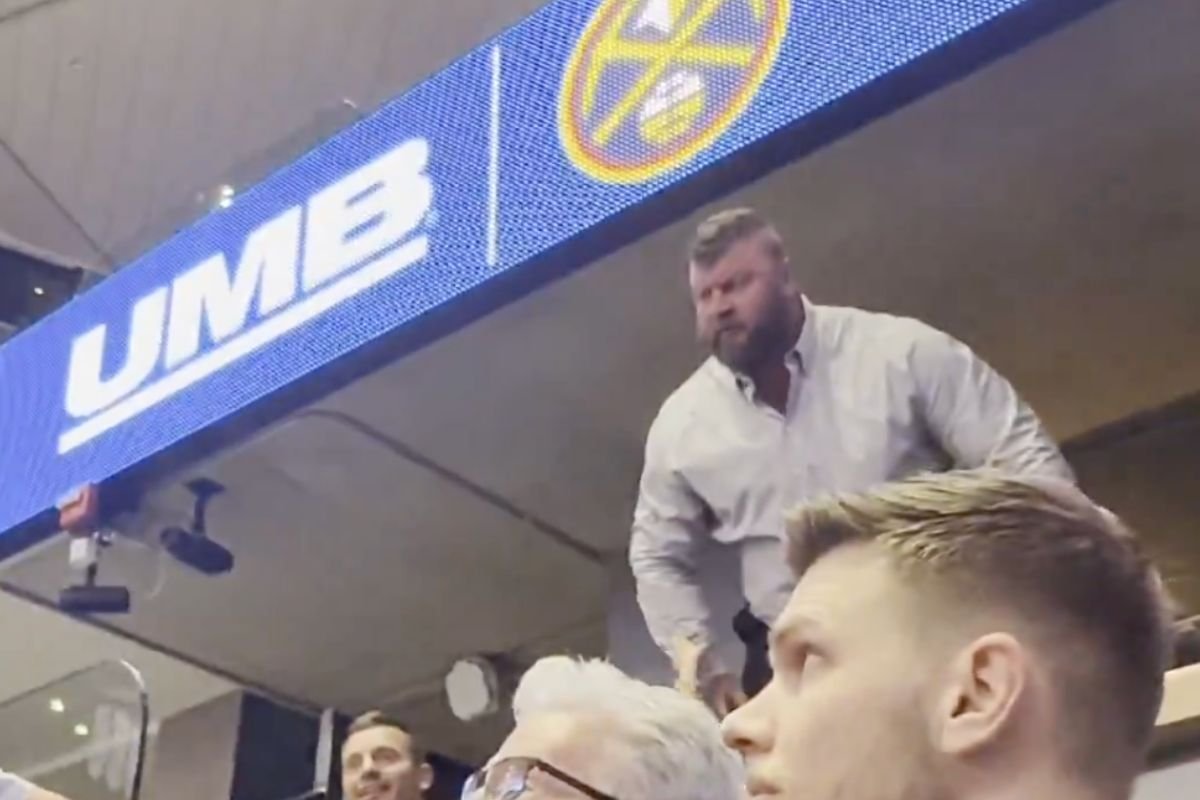 Haos u Denveru: Brat Nikole Jokića urlao na navijače (VIDEO) Haos u Denveru: Brat Nikole Jokića urlao na navijače (VIDEO)