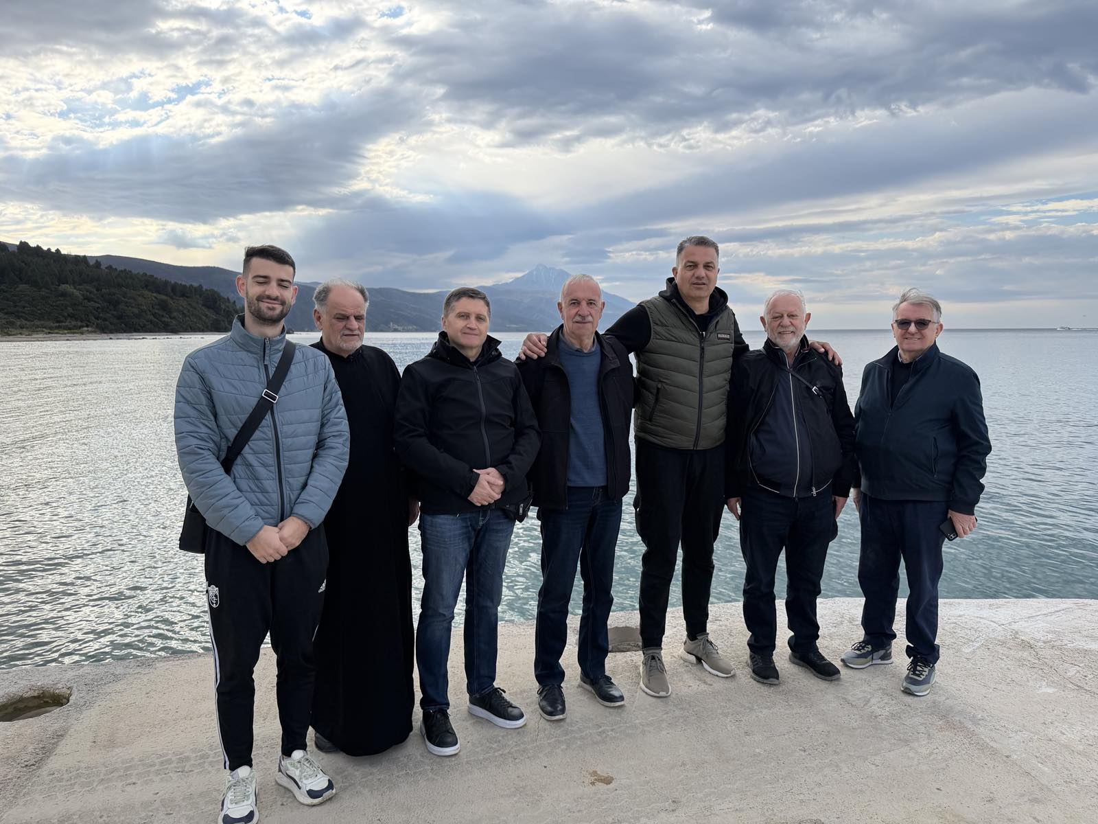 Hilandar – carska lavra, uvijek na nov način razgali vjernike: Svjetlost Savina svetinju s nebom spojila