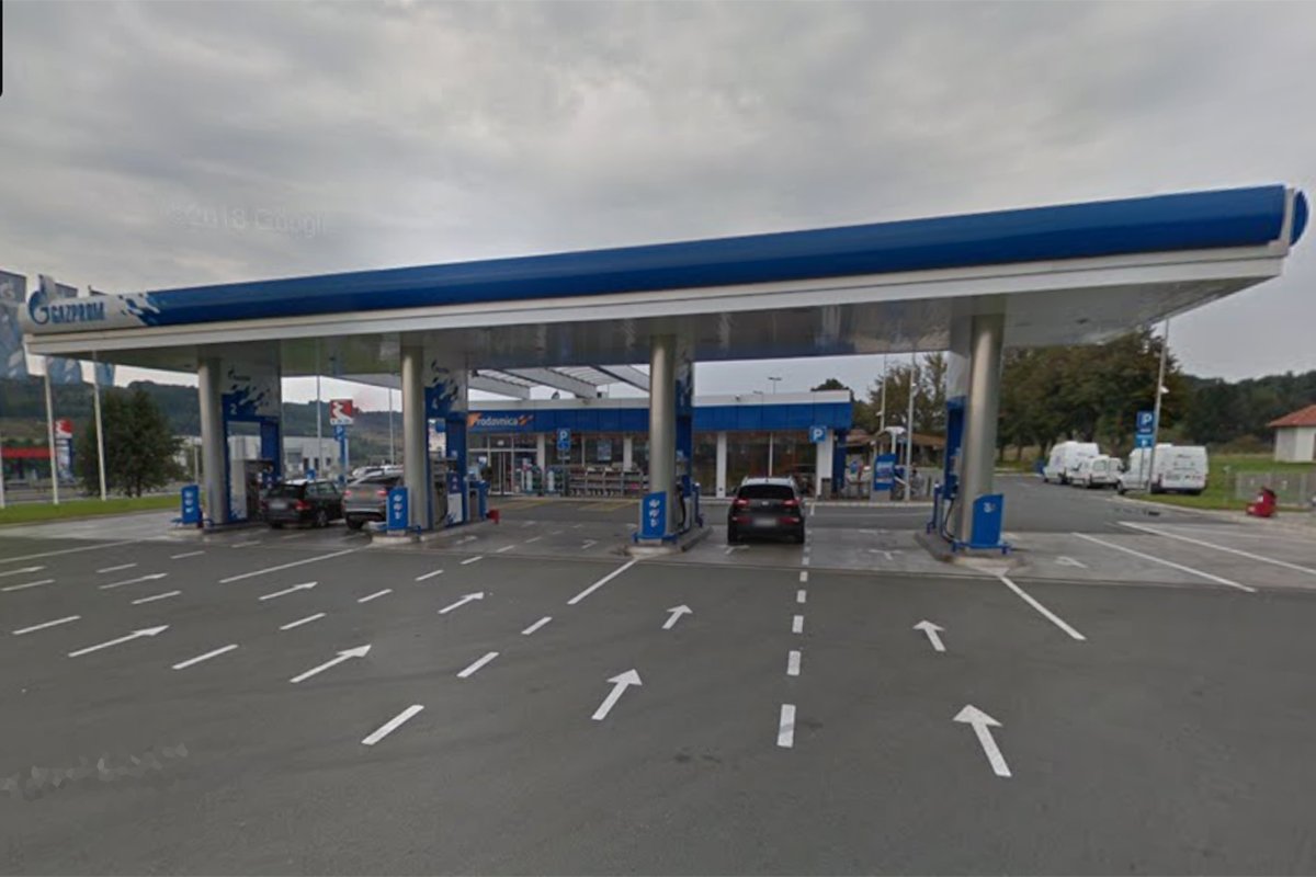 Beba rođena na benzinskoj pumpi na Veliki četvrtak: Najvažnije da je zaplakalo (FOTO)