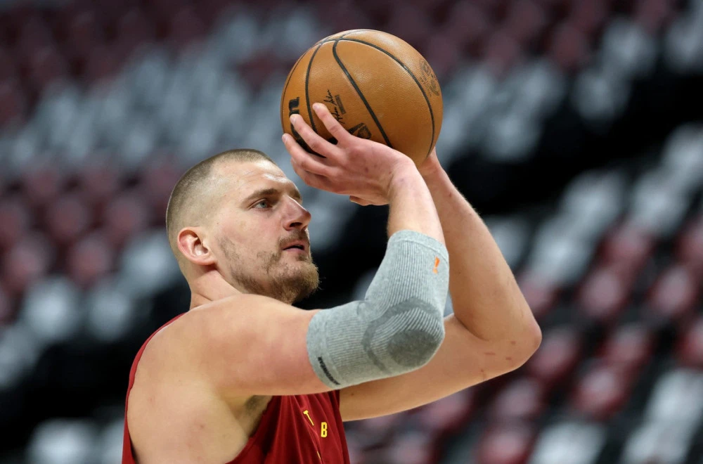 Tripl-dabl Jokić i neverovatni Marej – Denver poveo u plej-ofu