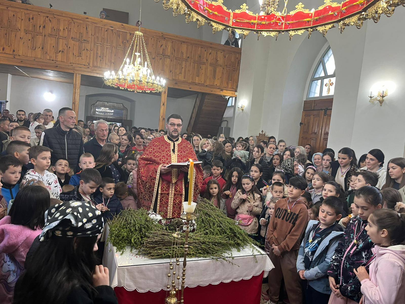 DUHOVNA RADOST U ROGATICI: Praznik dječijih osmijeha i vjekovne tradicije pod svodovima hrama Svete Trojice