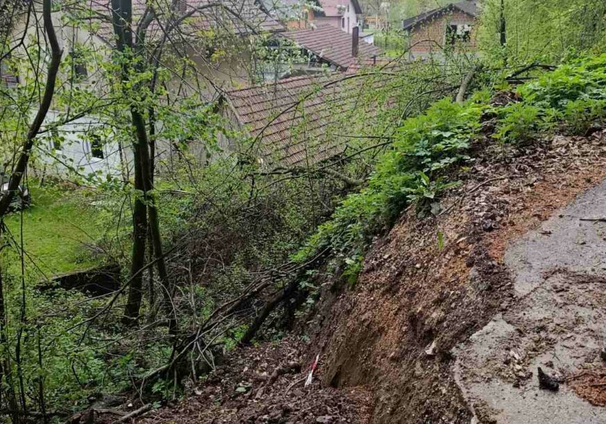 „ZAR TREBA DA SE DESI TRAGEDIJA PA DA REAGUJETE?“ Mještani banjalučkog naselja Bistrica godinu dana žive sa klizištem koje ugrožava domaćinstva