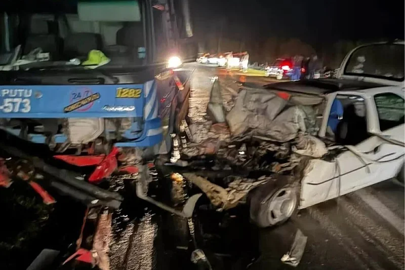 Stravična nesreća kod Broda: Poginuo SVEŠTENIK I NJEGOVA SUPRUGA, a 3 djece povrijeđeno