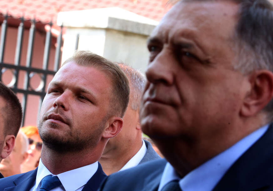 (VIDEO, FOTO) “Priznanje za građane” Na otvaranju mosta u Česmi Stanivuković odbio da stane uz Dodika, A EVO KAKVE PORUKE SU POSLALI