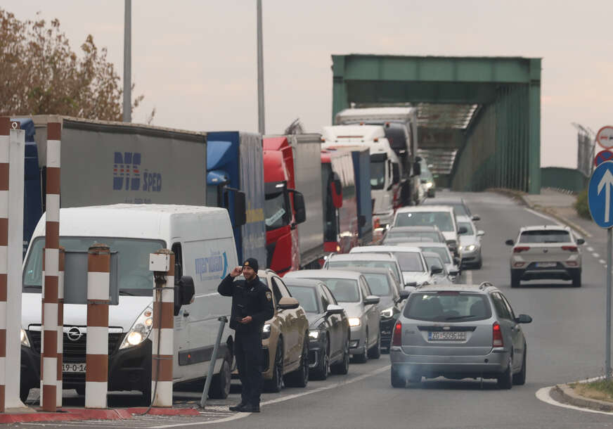 Naoružajte se strpljenjem: Gužve na izlazu iz BiH, ovi granični prelazi su krcati