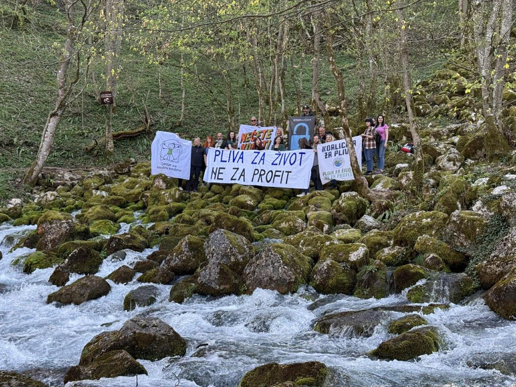 Održani protesti u Jezeru – Mještani poručili “Borba je tek počela, neće kopati”